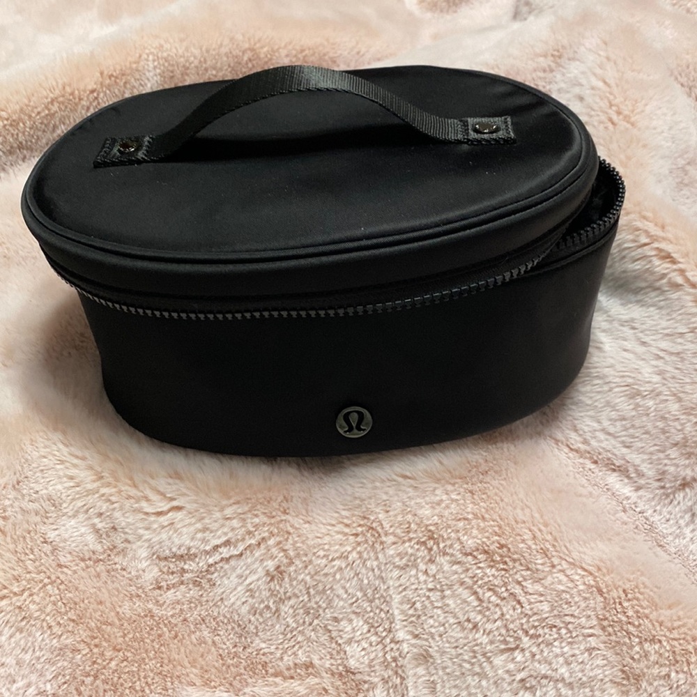 NWOT lululemon makeup bag